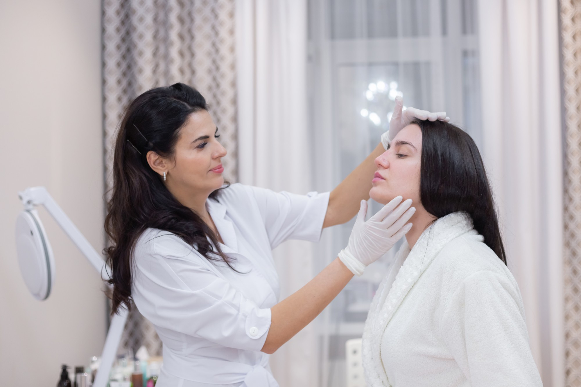 Aesthetic specialist consulting with a client at HMS Fat Freezing Dubai