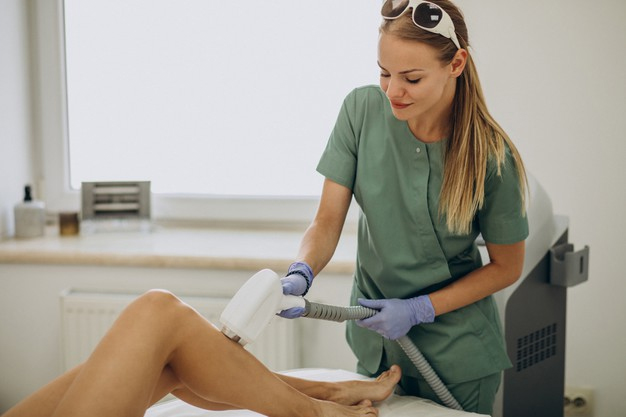 A certified aesthetic specialist performing Laser Hair Removal treatment on a client using advanced laser technology at HMS Fat Freezing Dubai.