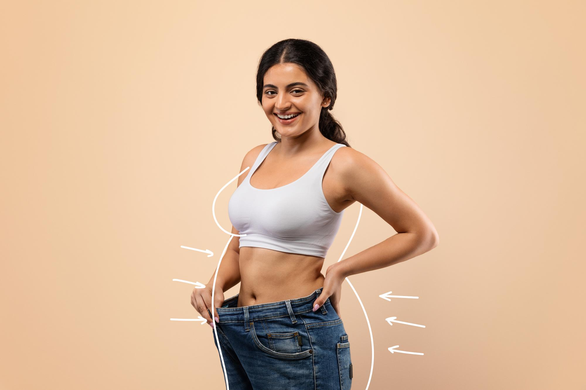 Specialist performing slimming and beauty fat freezing treatment at HMS Fat Freezing Dubai
